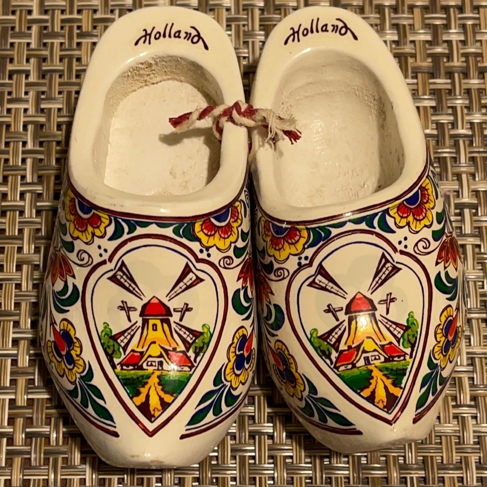 HOLLAND MINI WOODEN DUTCH CLOGS *VINTAGE*